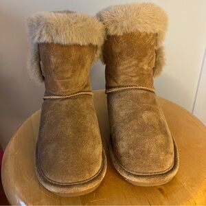 Cozy Tan Fur-Lined kids BearPaw Boots Size 3.
